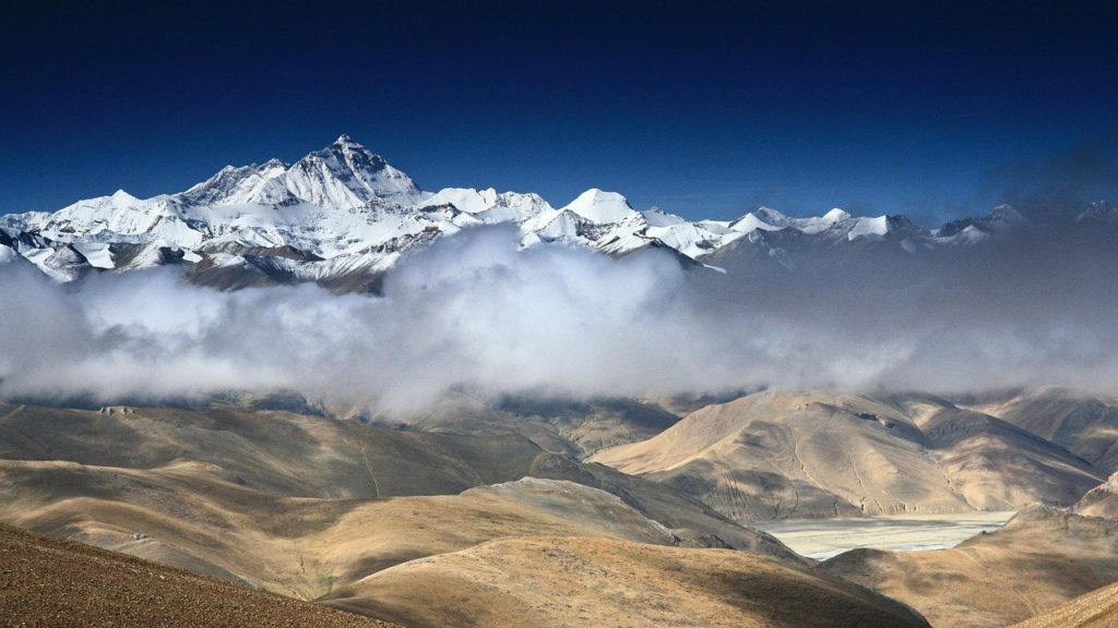 An image of the Mount Everest, the highest mountain in the world and its nearby peaks