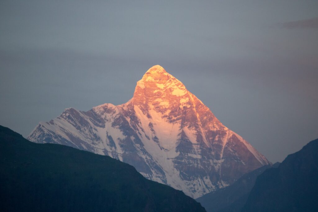 An image of the Nanda Devi peak in Uttarakhand