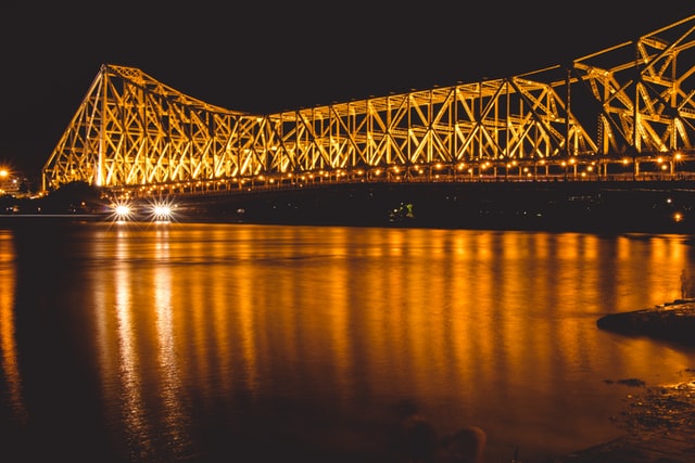 A picture of Howrah bridge, one of the oldest bridges in India