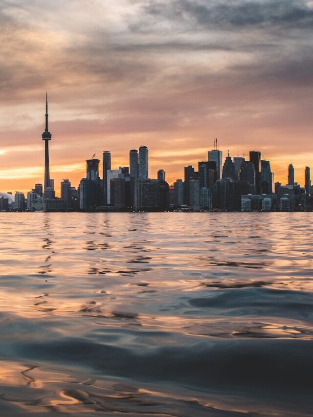 Toronto vs New York - Canada's largest city vs US's largest city