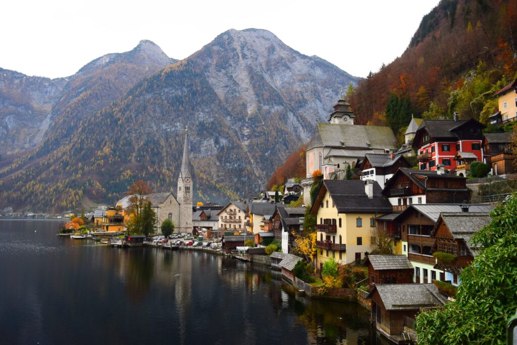 A town near a lake in Austria